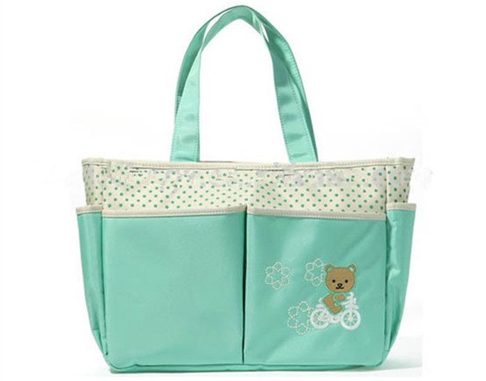 薄緑の生地のかわいい流行の赤ん坊前部の変更袋の刺繍のロゴ